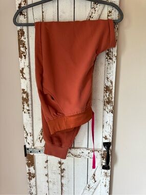 FIGS Women’s Terracotta Jogger Scrub Pants